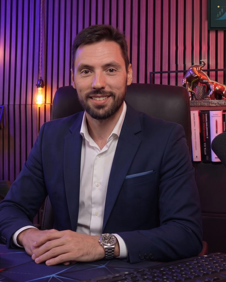 Aleix Fayos, formador de Campus Opciones, en su estudio